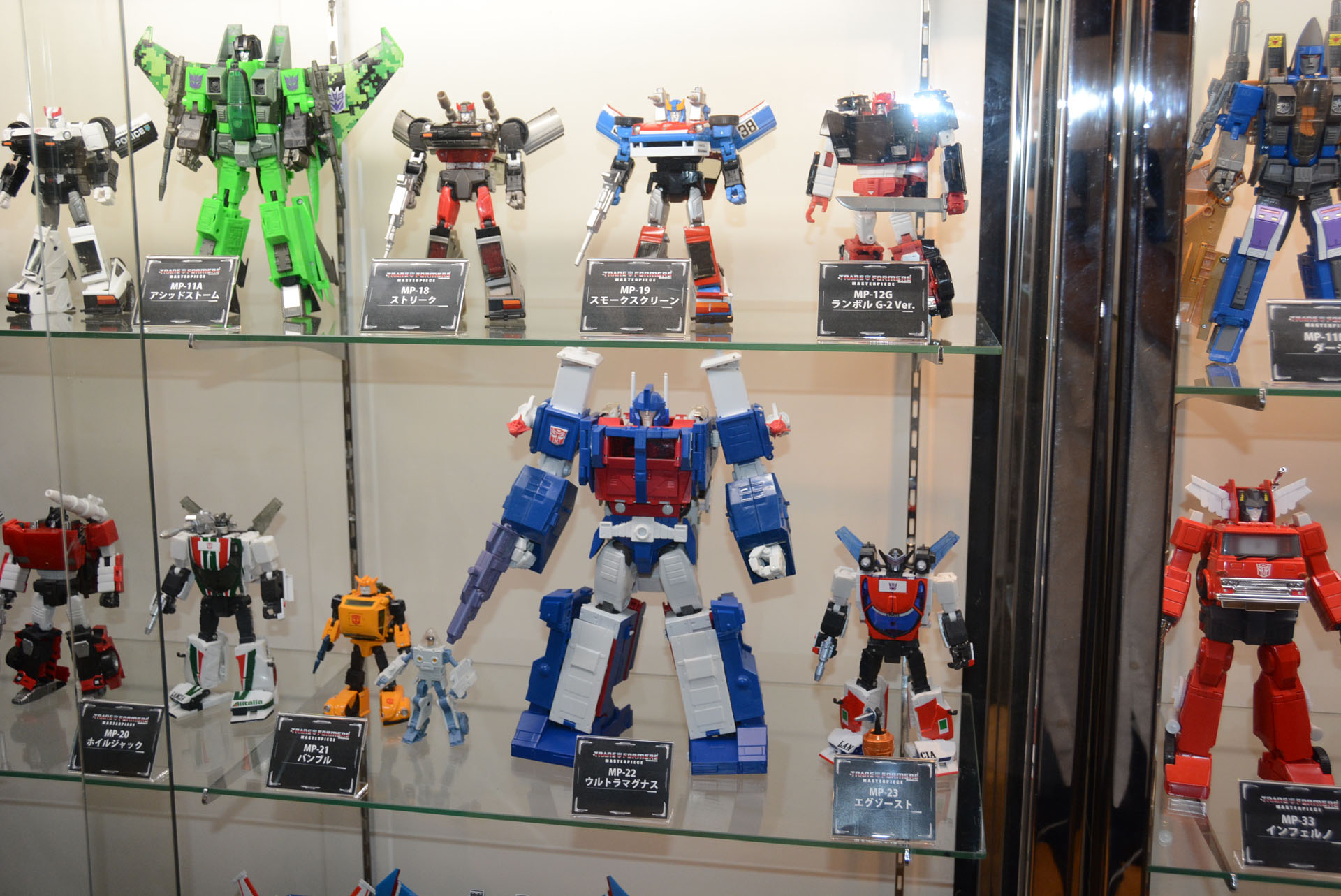 その時代の最高の技術で開発されたマスターピースシリーズ。会場では100体すべてを展示