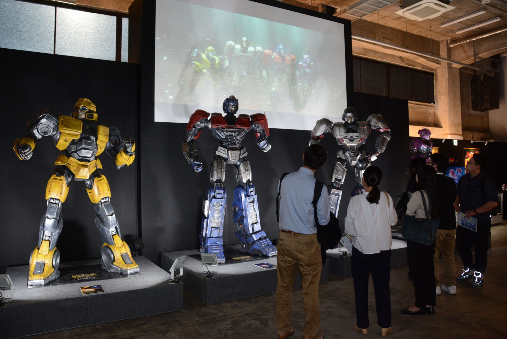 9月20日より公開される映画「トランスフォーマー/ONE」。立像は昨日まで映画のプロモーションに使用されていたという