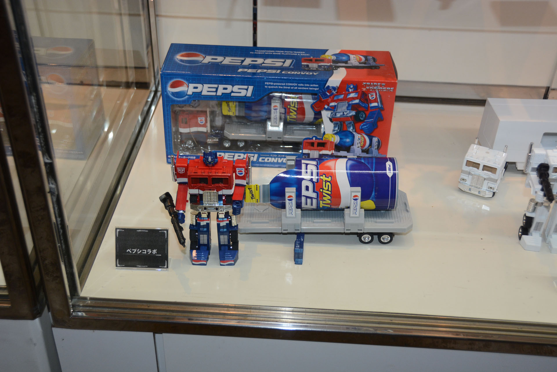 様々な時代のコラボ商品