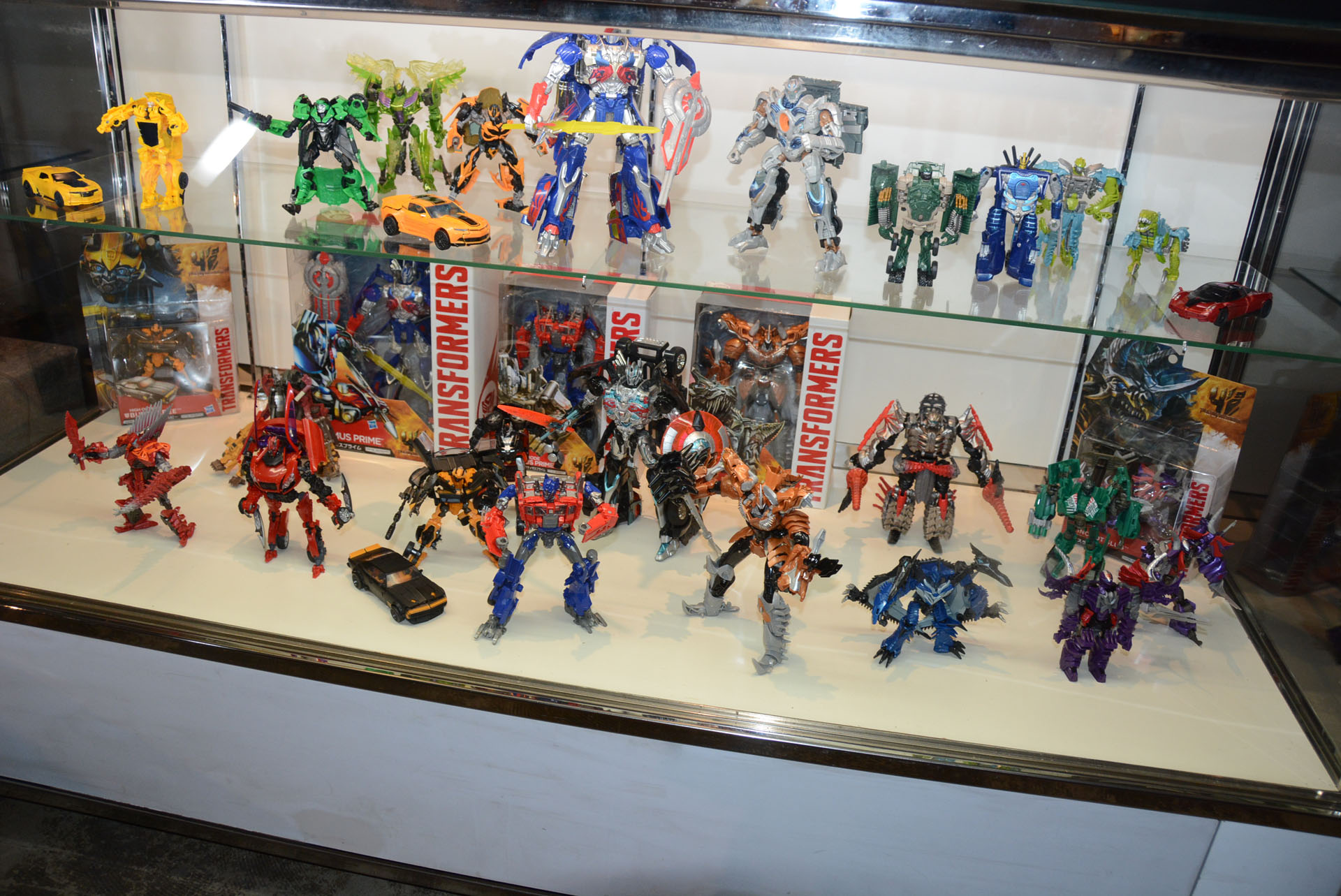 様々な時代の商品に出会えるのが、最大の魅力だろう