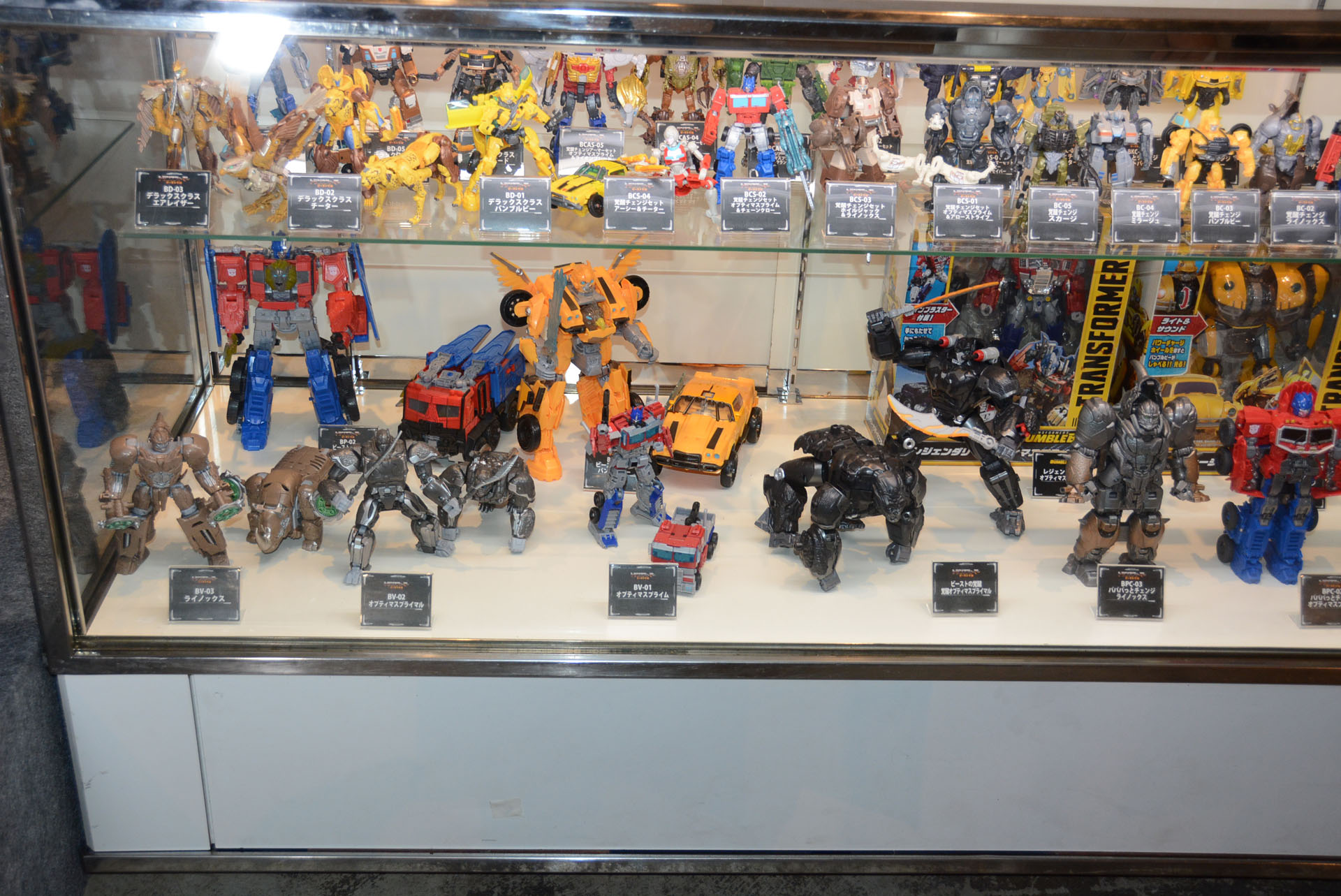 様々な時代の商品に出会えるのが、最大の魅力だろう