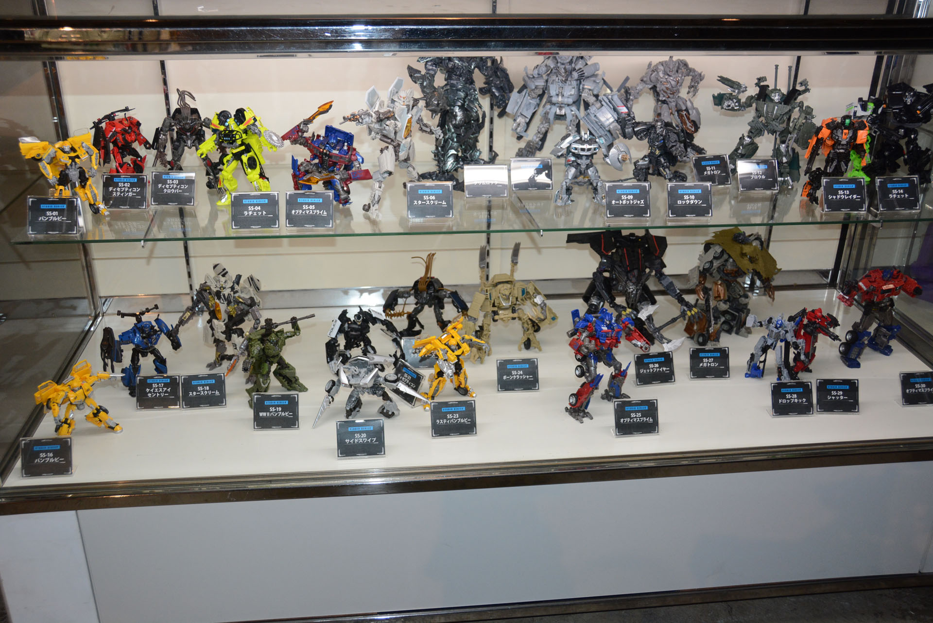 様々な時代の商品に出会えるのが、最大の魅力だろう