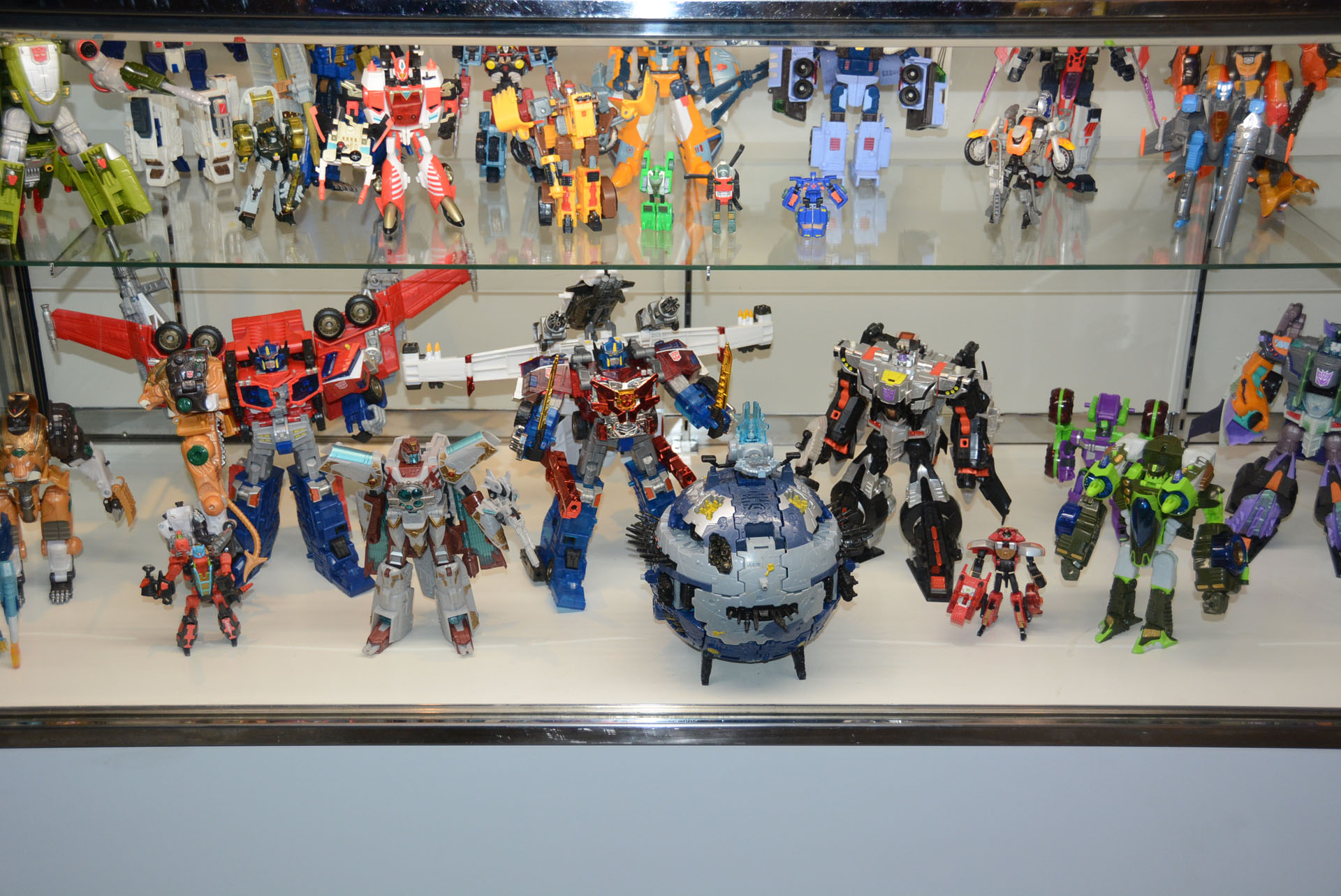 様々な時代の商品に出会えるのが、最大の魅力だろう