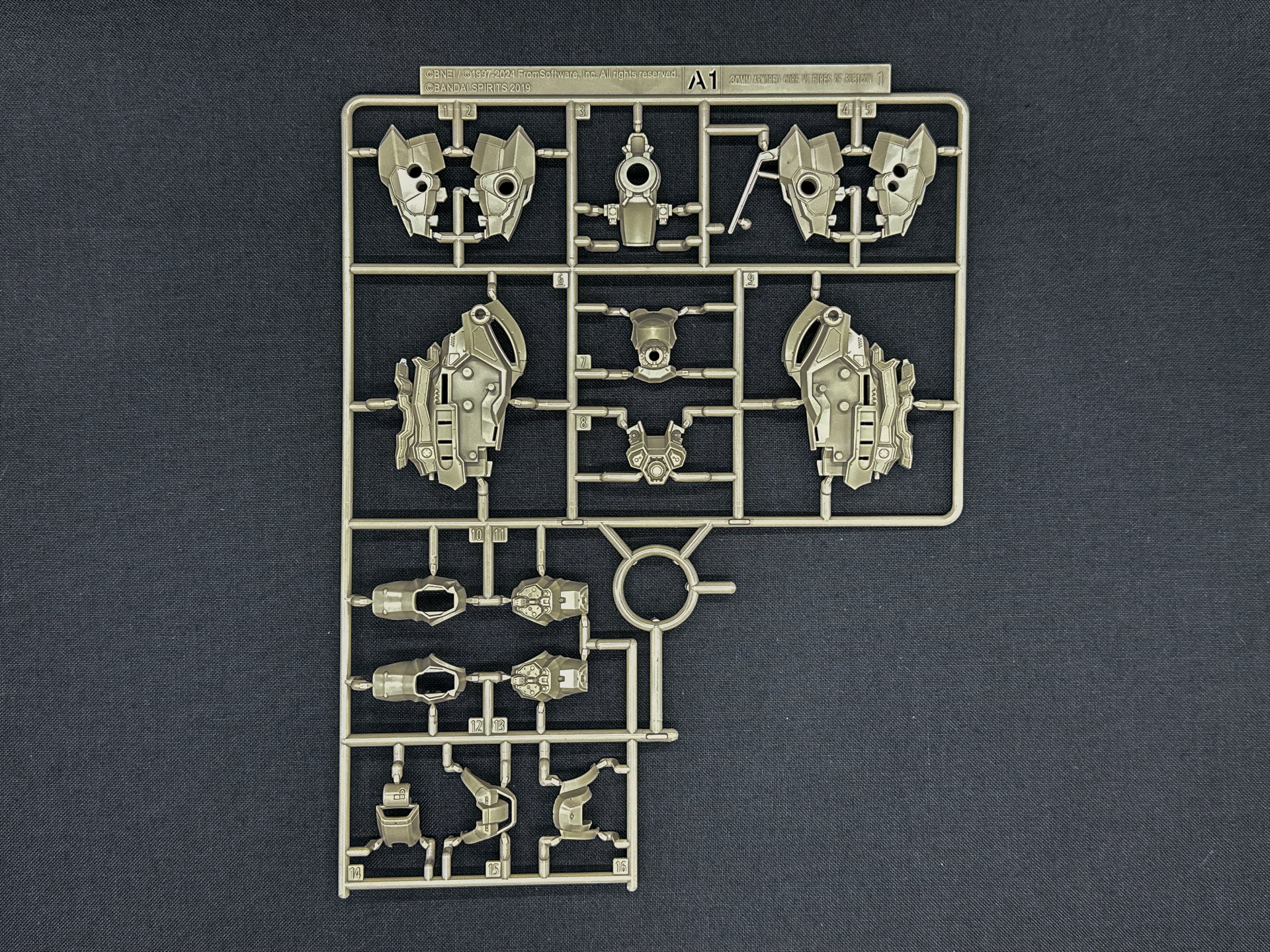 「ナイトフォール」本体を構成するランナー。パーツ素材は全てPS樹脂にて成型されています。