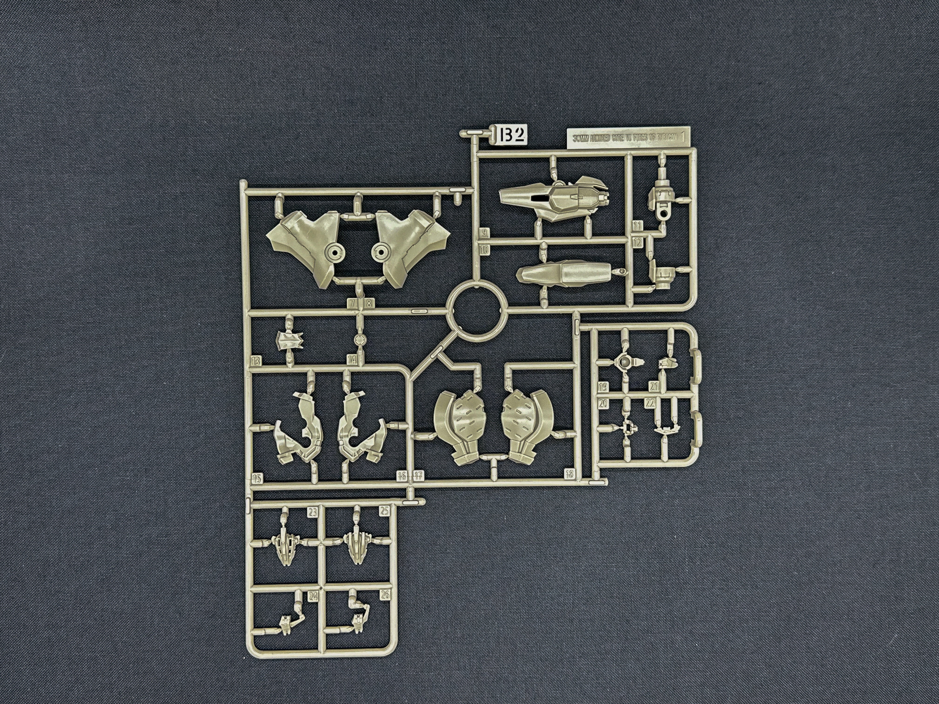 「ナイトフォール」本体を構成するランナー。パーツ素材は全てPS樹脂にて成型されています。