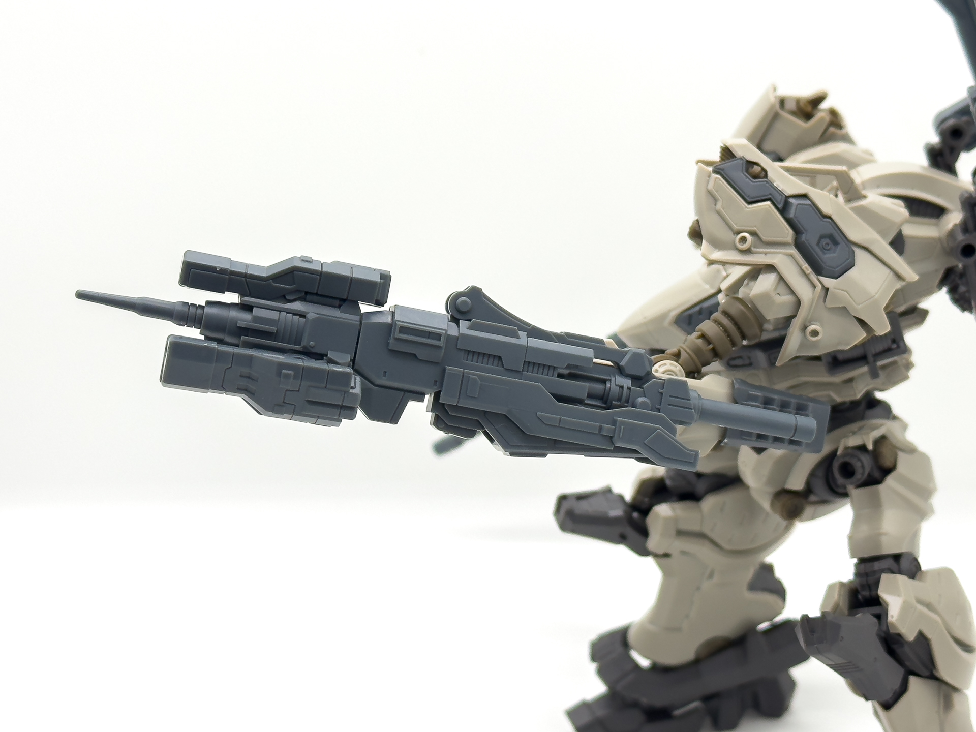 収納状態のパイルバンカー。サイズが大きくインパクトがあります。