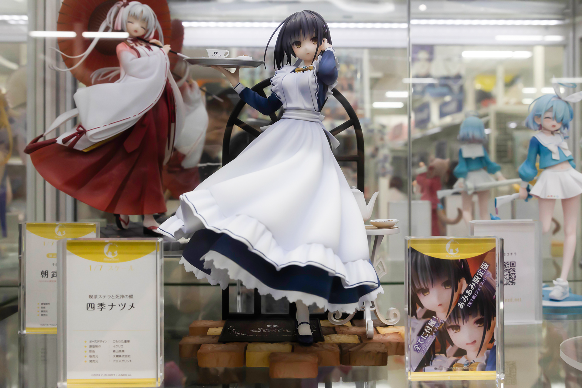 フィギュアの素材はPVCとABSで、台座部分を含む全高は約245mmだ