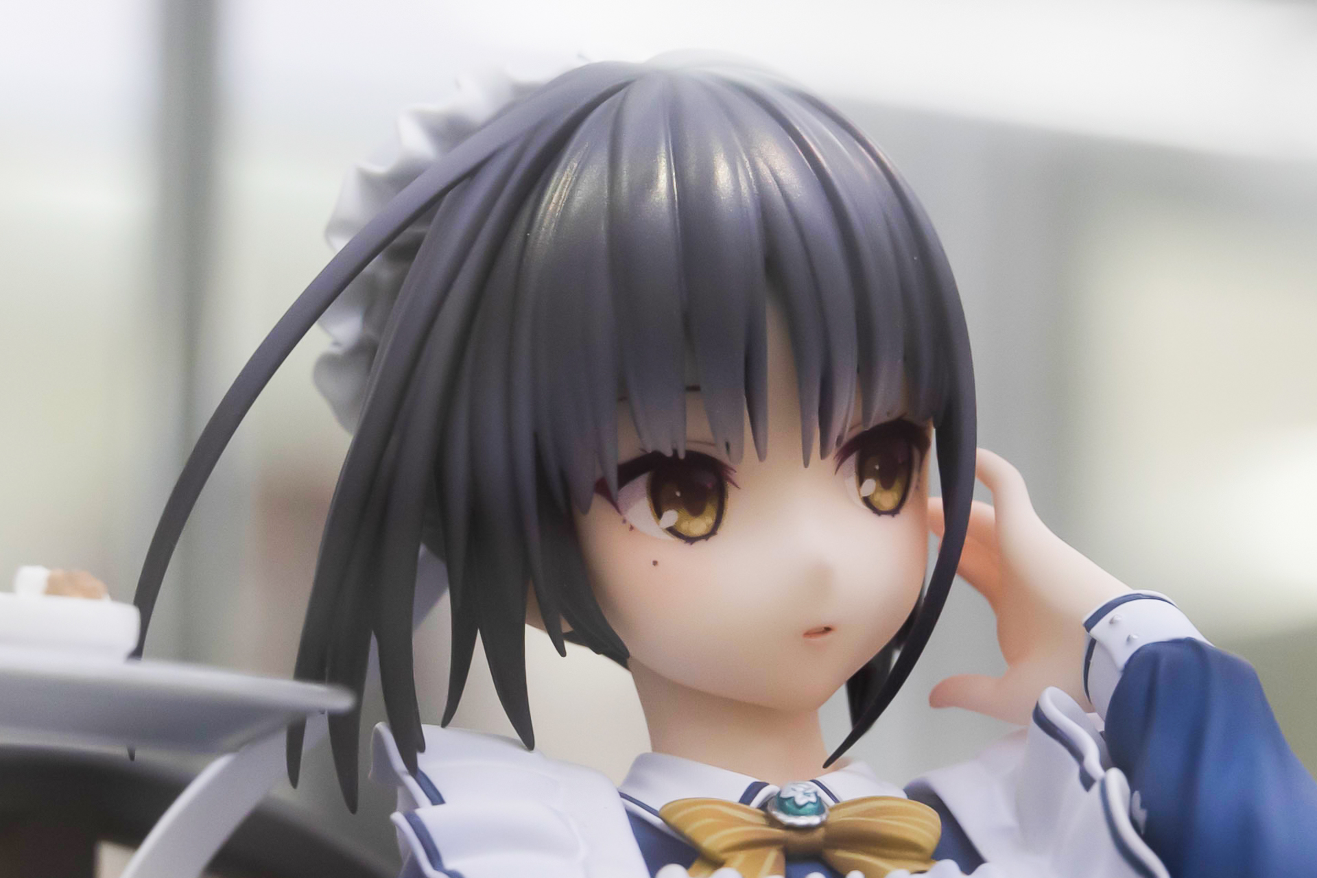 目の下には小さく涙ボクロが付けられている