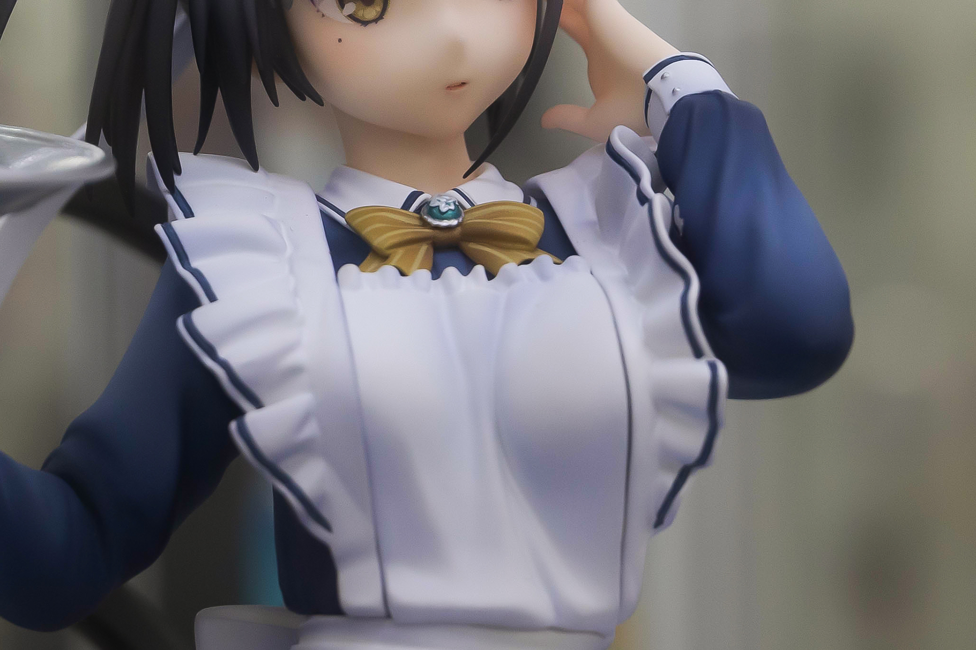 大きすぎる胸のせいか、谷間にしわが寄っている