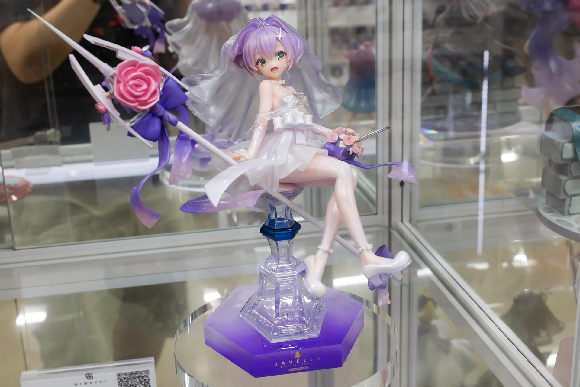 フィギュアの素材はPVCとABSで、台座部分を含む全高は約275mmだ