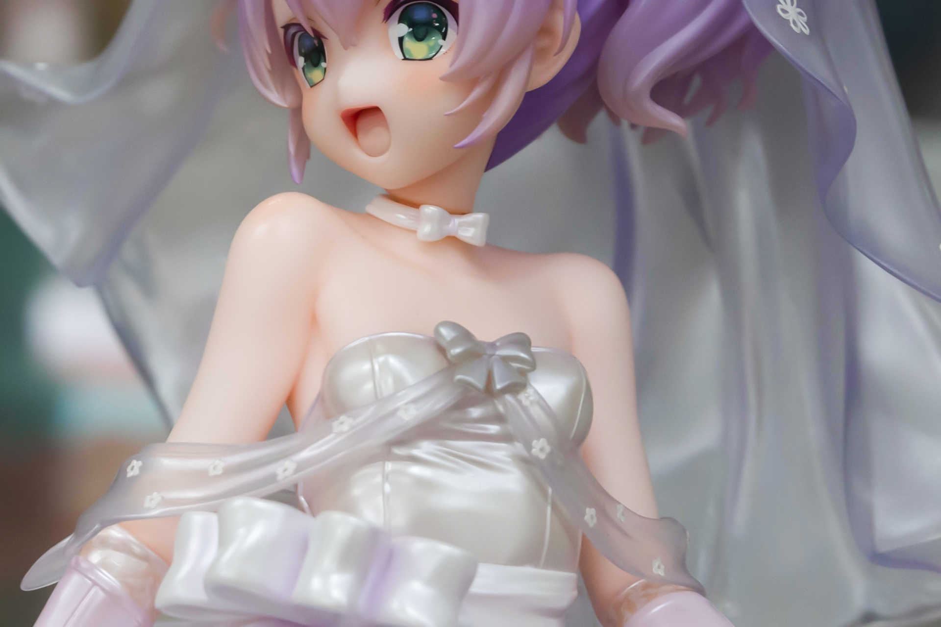 ウェディングドレスだが、少しだけ露出度は高めだ