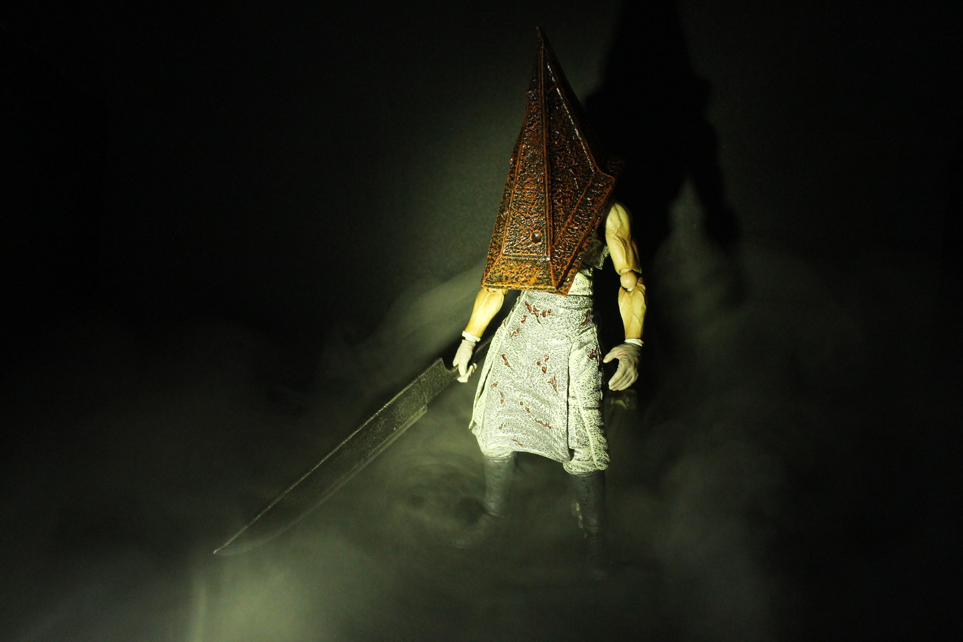 光源をスポット状に照らせるLEDライトに変えるとまた違った雰囲気が出る