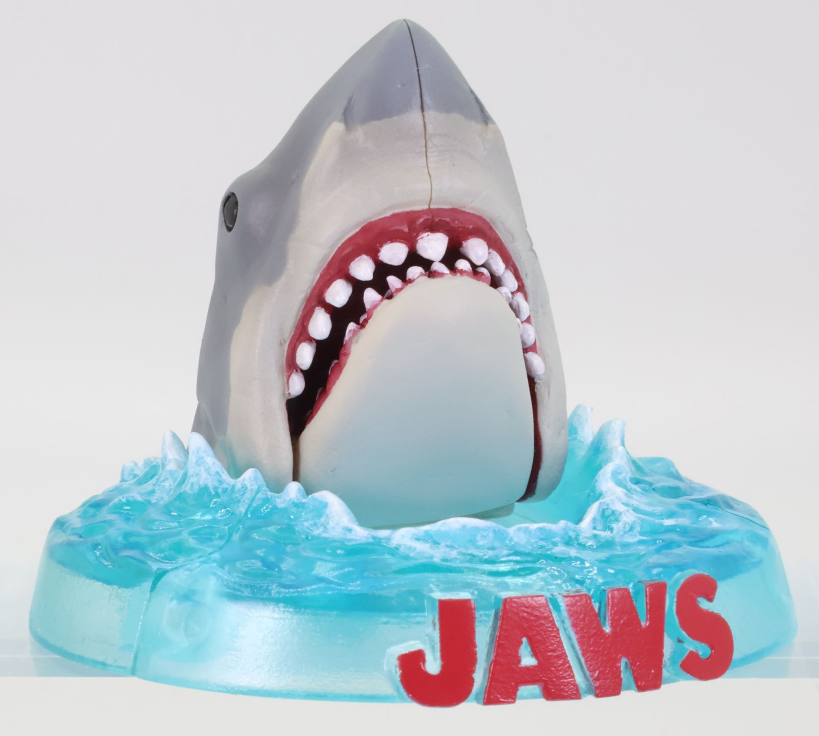 鮫の口が可動する