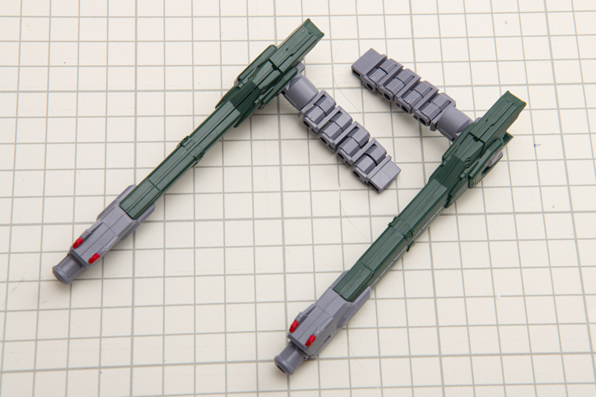 武装の生体砲は砲身の伸縮ギミックを搭載。Amplifiedオリジナルギミックの合体機能は後ほど紹介しよう。
