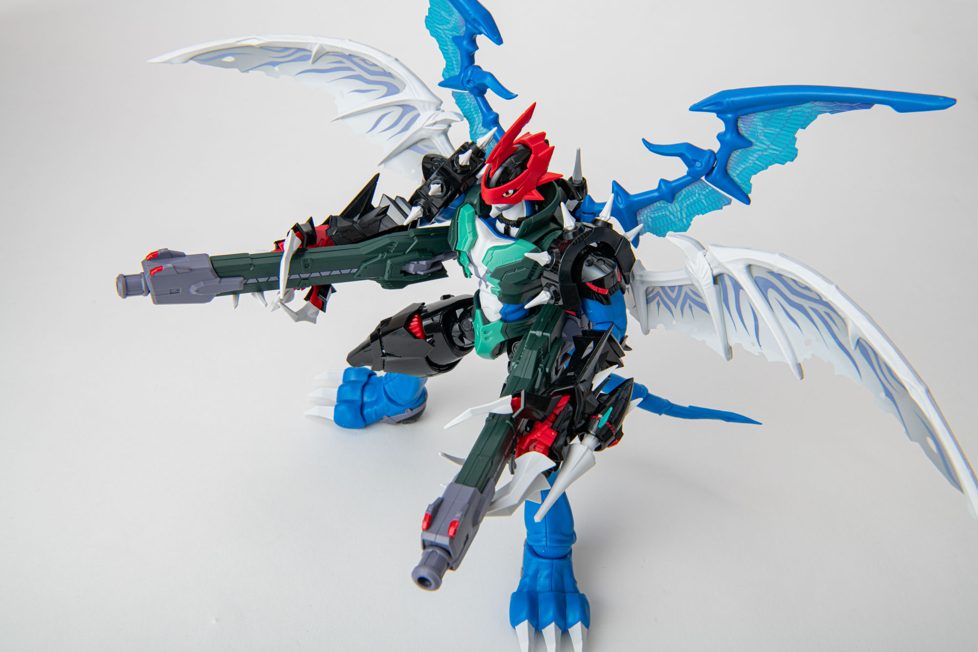 生体砲はもちろん前方に構えることもできる。五指の可動で砲身をしっかりと握る構えがとれる。