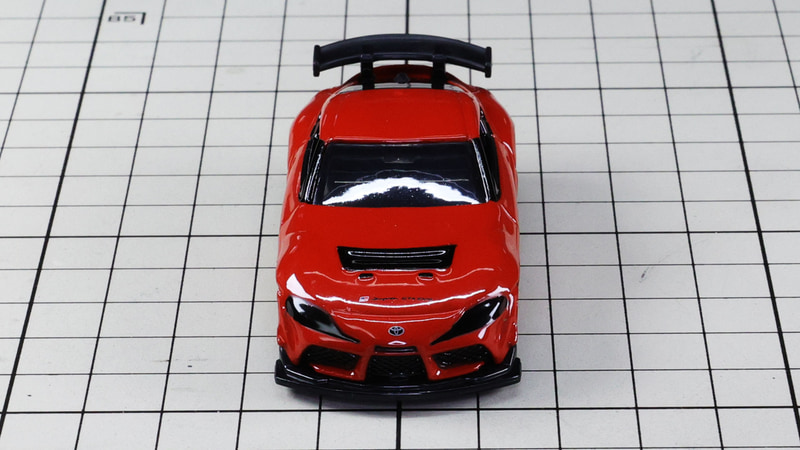 フロント：レーシングカ－としてチューニングされたスープラ