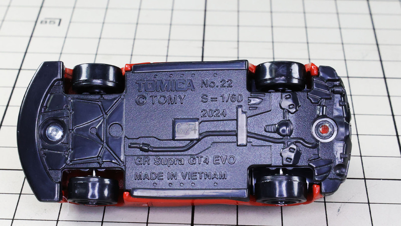 シャーシ：レーシングカーの独特なディテール。なんと2024年新設計！