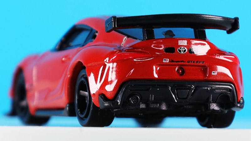 巨大なGTウイングが目を引くリアセクション