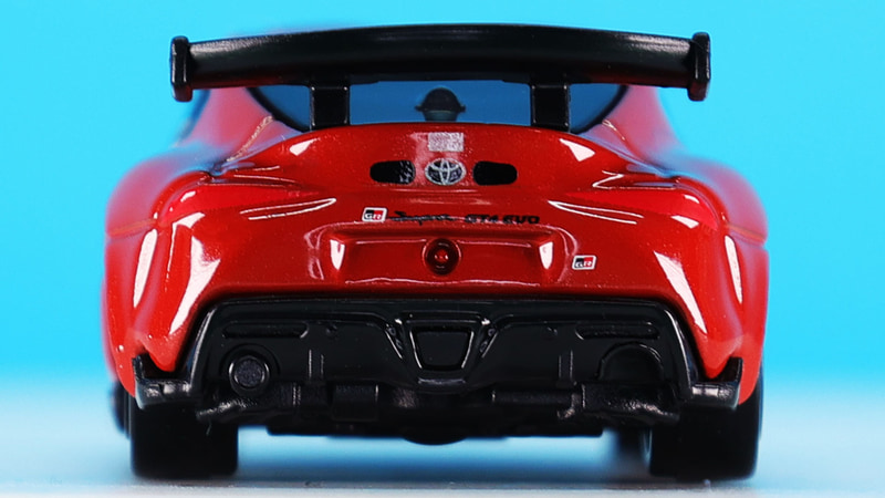 リアのコンビランプもしっかり塗り分けられています