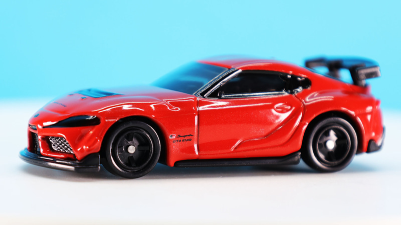 フロントフェンダー後端には“GR Supra GT4 EVO”をプリントしています