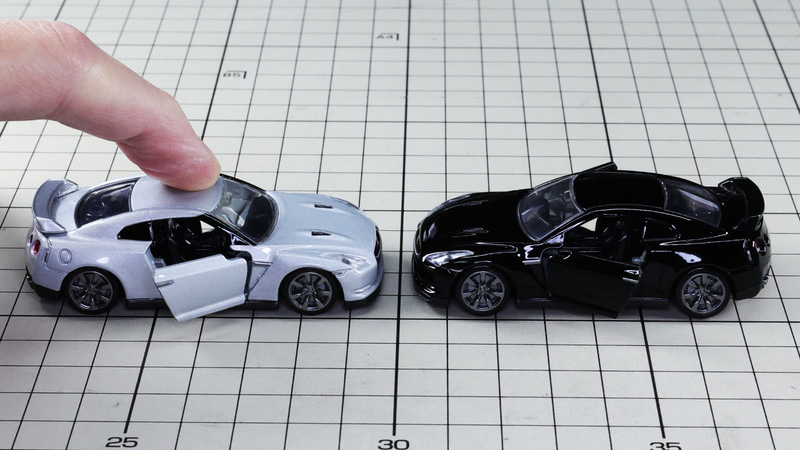 アクション：サスペンションと左右ドア開閉