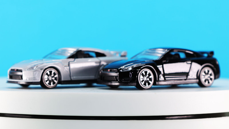 骨太でありながら空力考慮されたボディ上面のラインが美しい