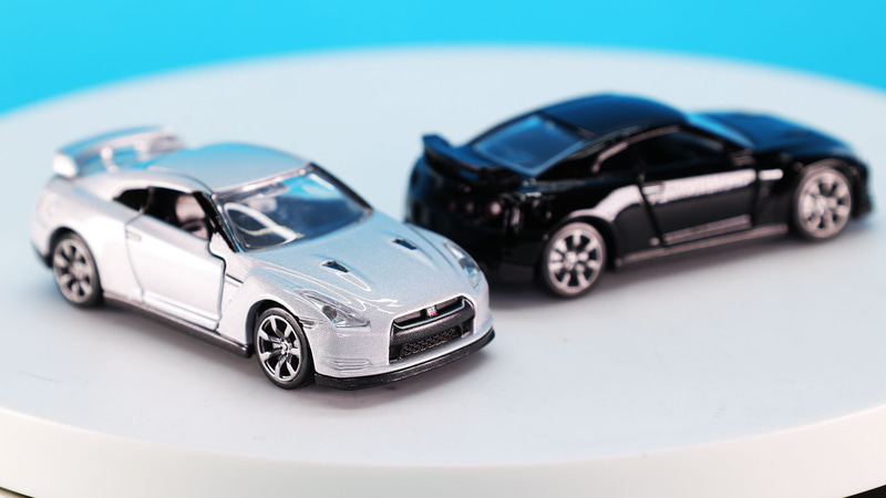 ボンネット上部のエアダクトも再現しています