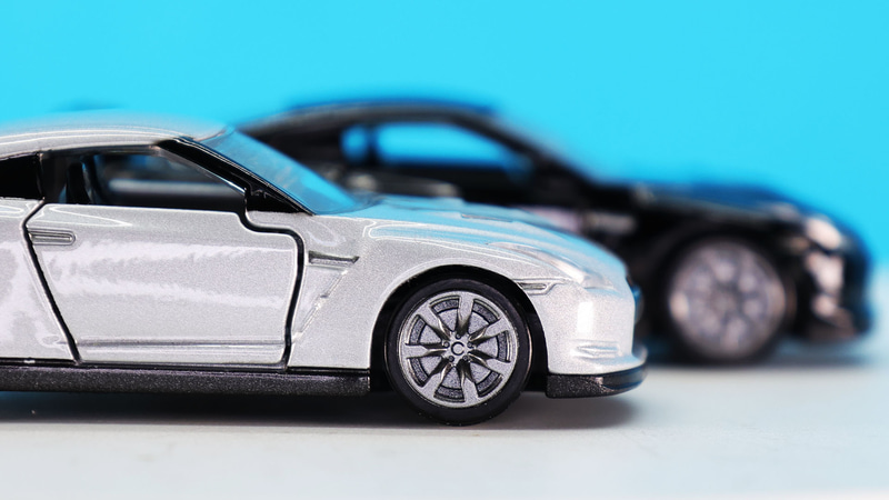 ホイールには5穴のモールドも見えます