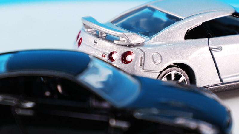 ボディサイドの加飾部・ドアハンドル部なども細かい塗り分けがされています