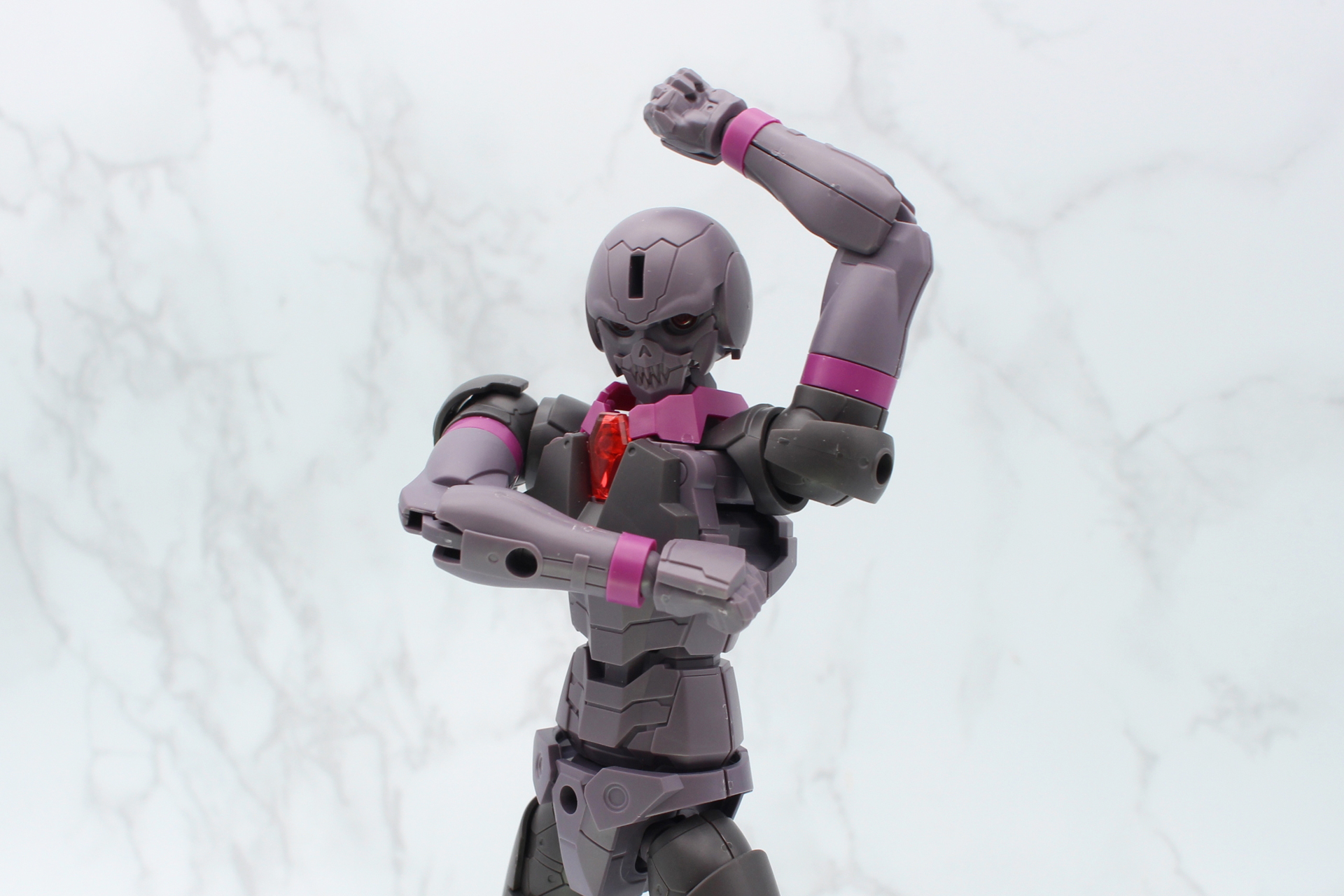 リングを取り付けた場所が回転するので、手足はポーズの表情が付けやすい