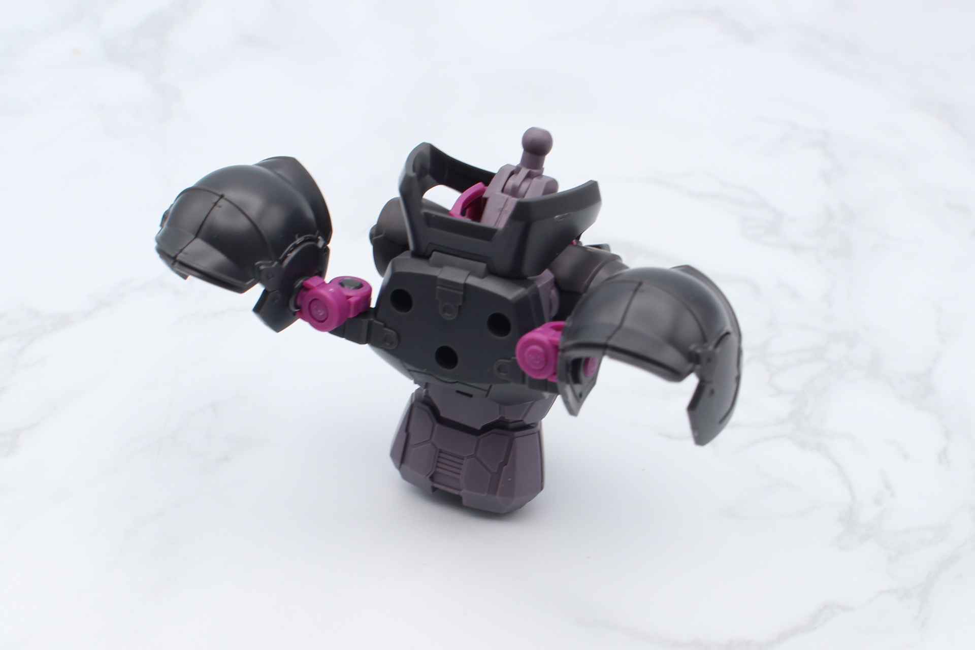 ハーネスに肩アーマーを取り付ける