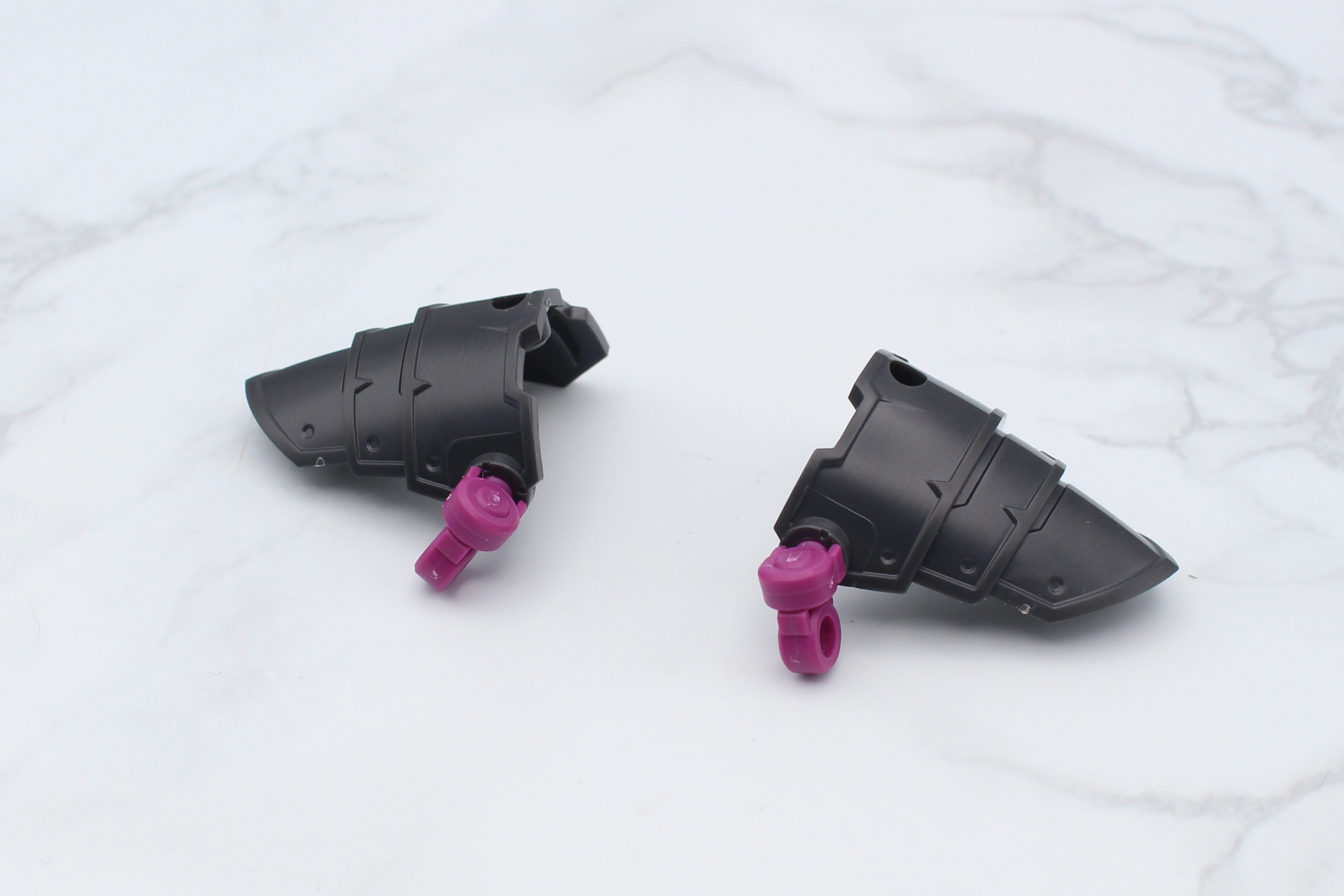 腰のアーマーにジョイントを取り付ける