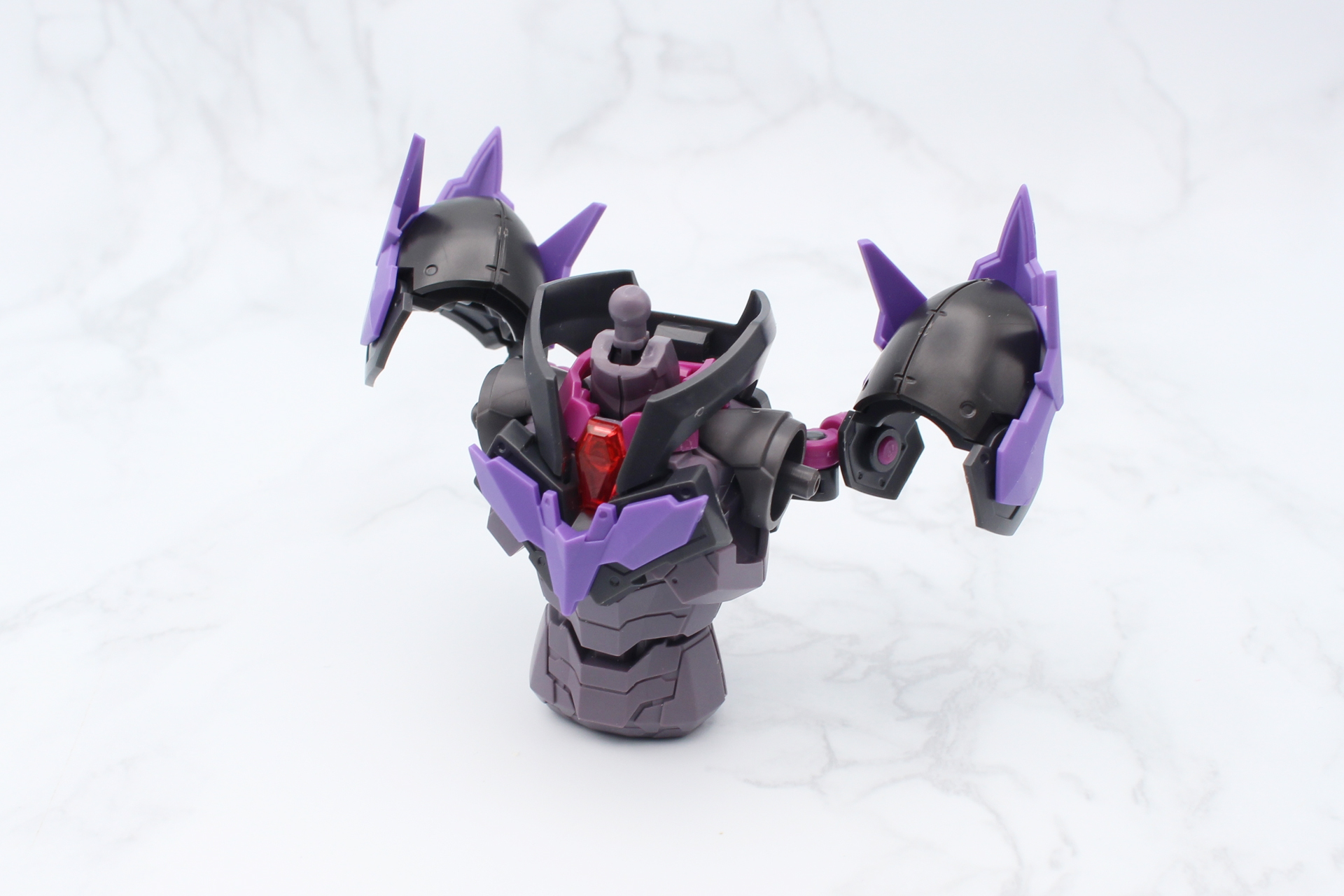 胸に装甲を取り付ける