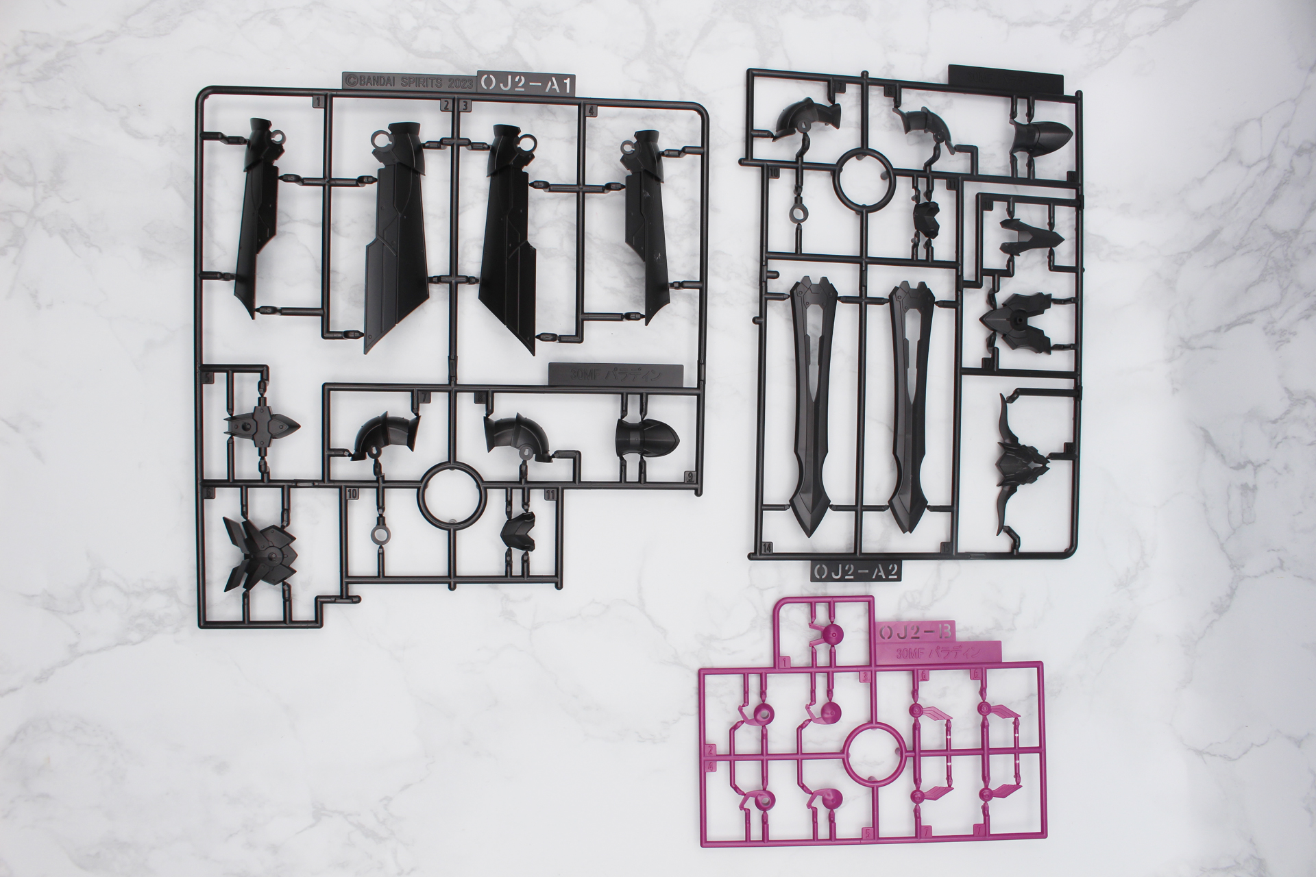 「30MF クラスアップアーマー（ローザンパラディン）」のパーツ。OJ2-A1パーツ、OJ2-A2パーツ、OJ2-Bパーツ