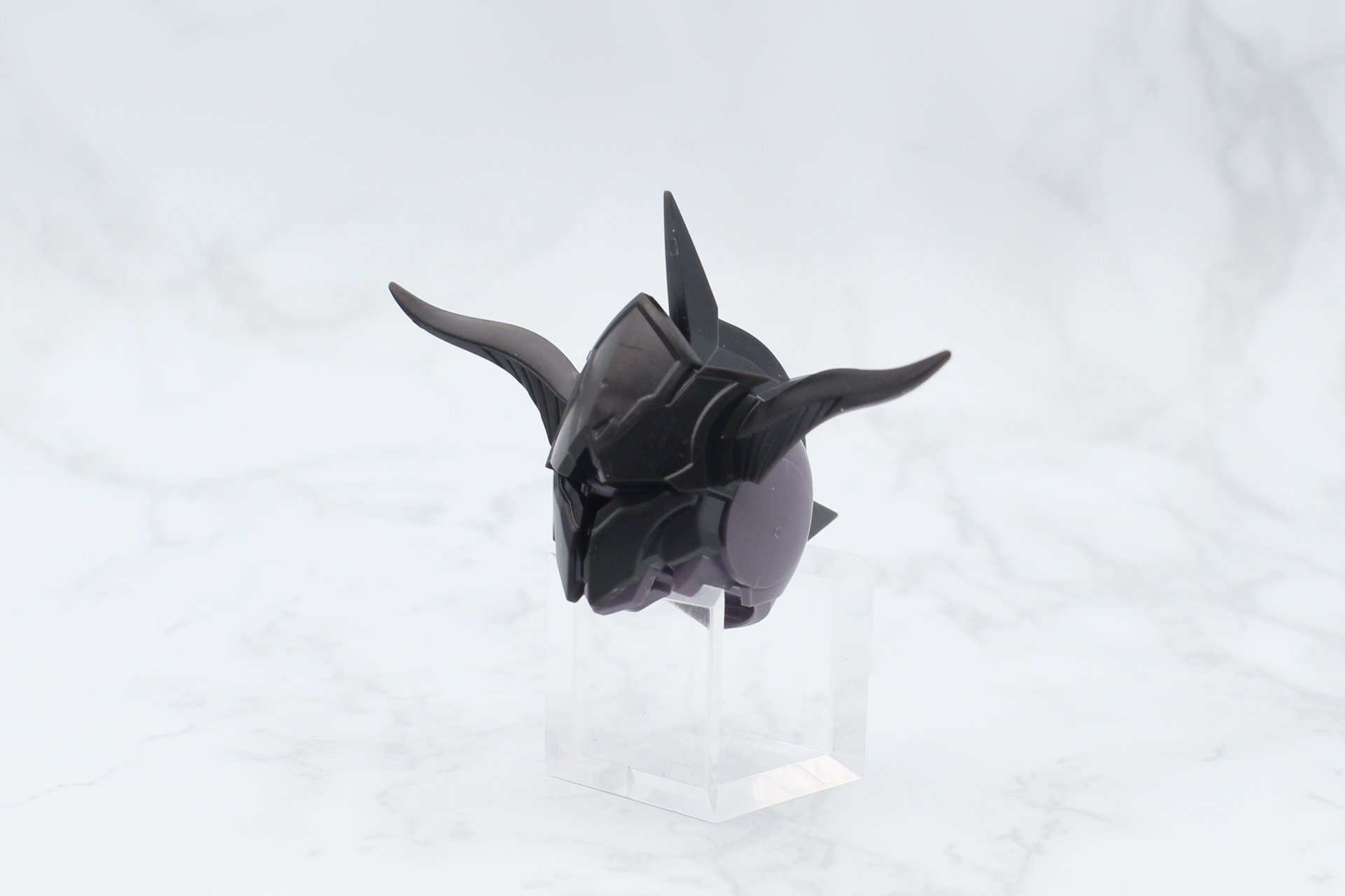 マスクパーツは1つ。額に取り付ける