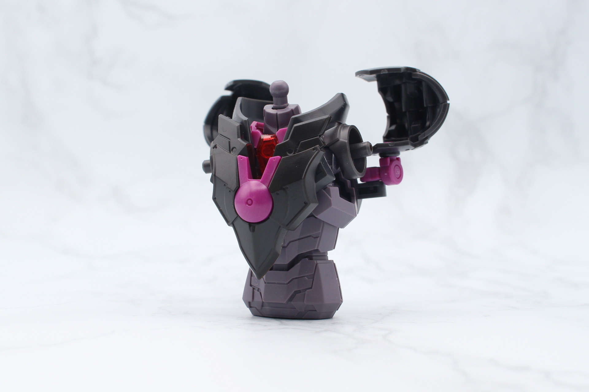 胸に装甲を取り付ける