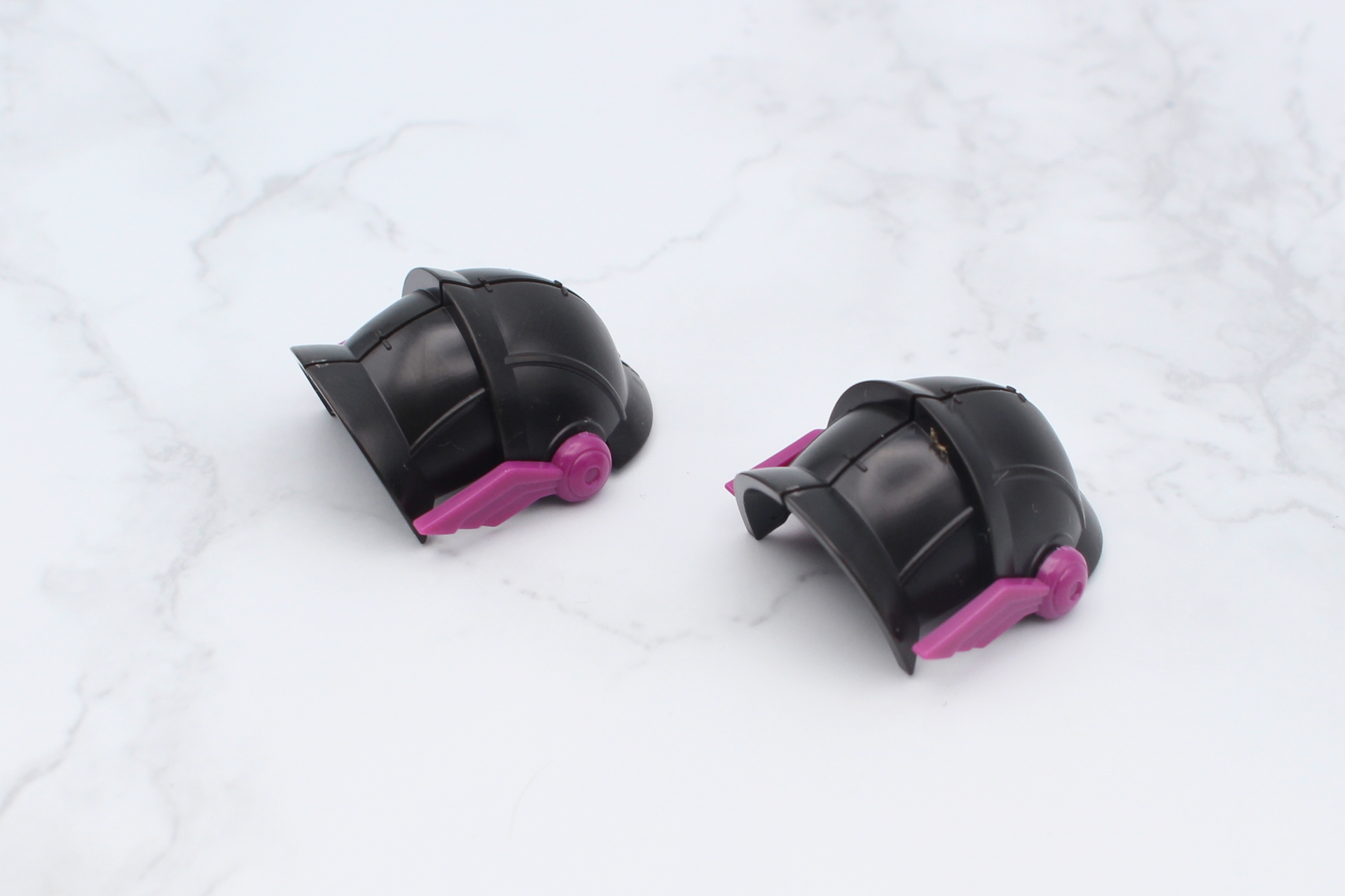 肩アーマーを組み立てて被せる