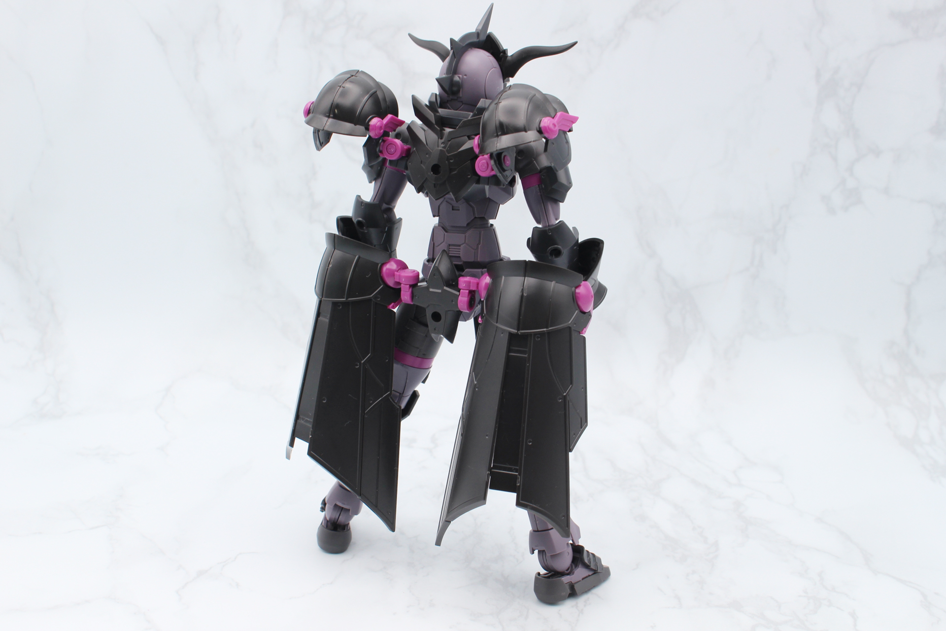 腰の装甲を組み立てて、ローザンナイトの装甲と交換。背中にも装甲を取り付ける