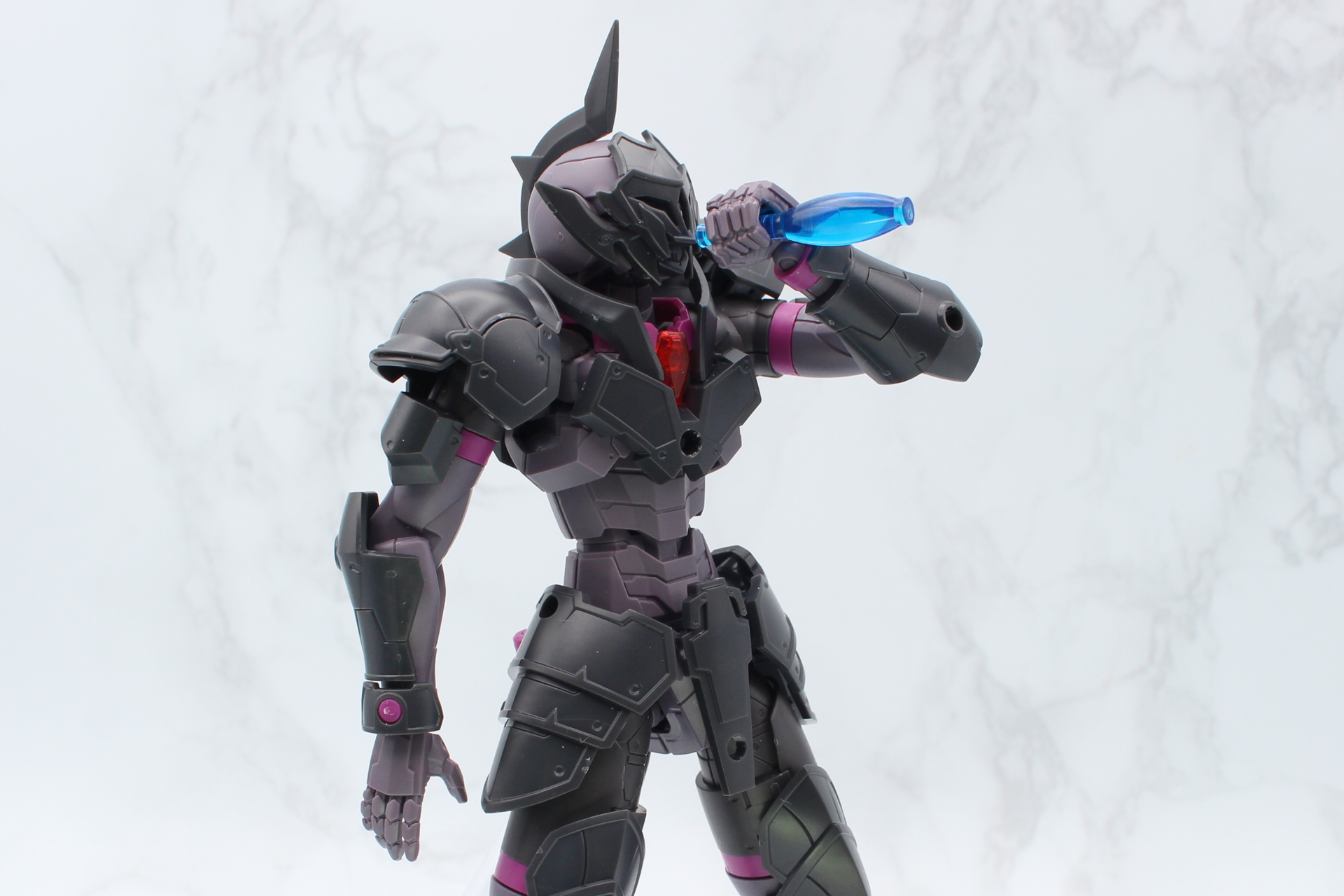 ポーション瓶は細いので持ち手に持たせることができる