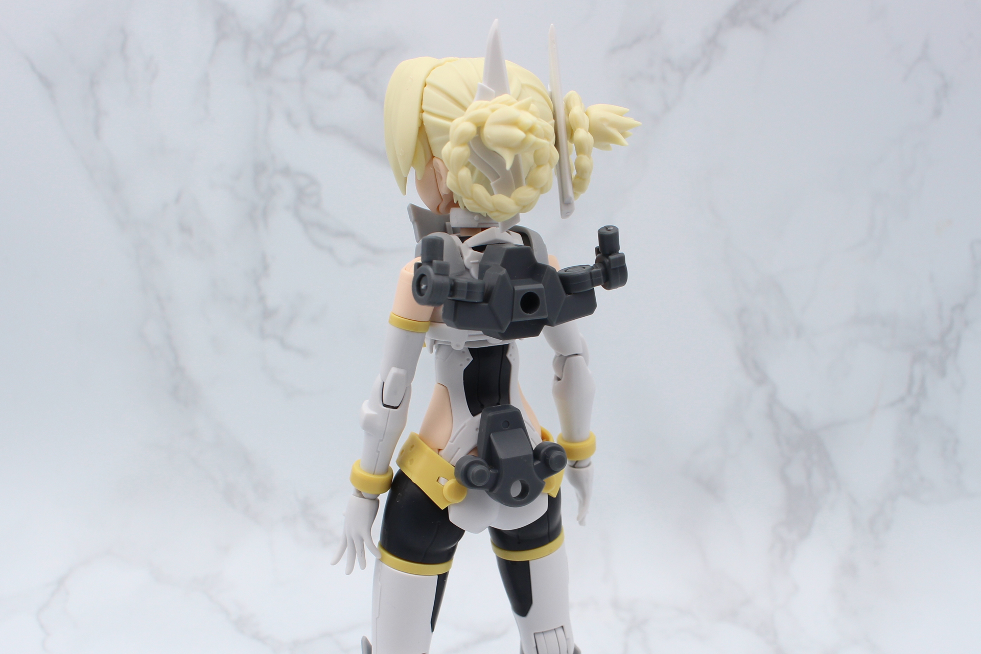 30MSに武装を取り付けるための専用のハーネスが付属