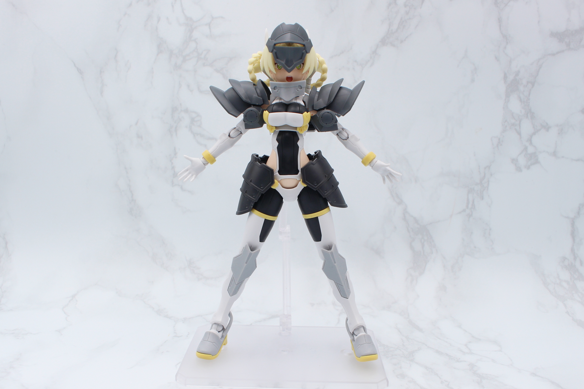 「SIS-F00 ユフィア」なら、同梱の専用パーツで額にマスクパーツを付けられる