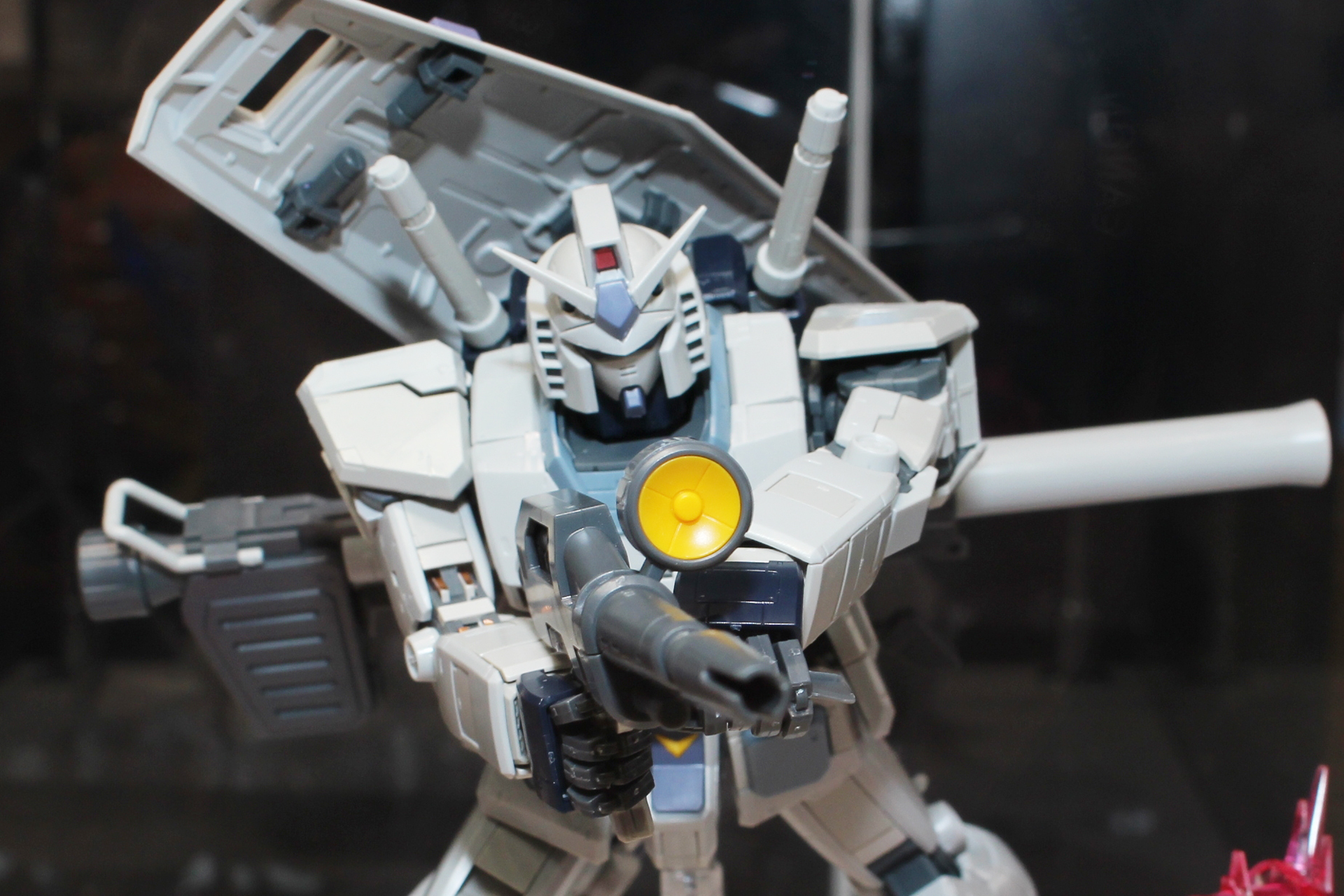 このG-3のシックなカラーリングにファンは多い。なお周囲に見えるエフェクトは別売りのものとなる