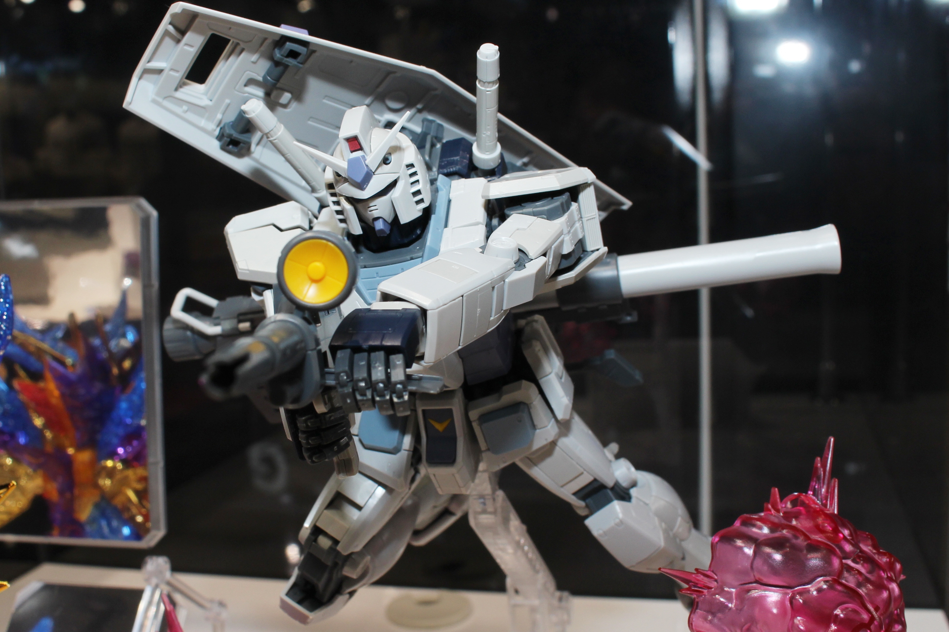 プロポーションや可動は「MG 1/100 RX-78-2 ガンダムVer.3.0」と同じものだ