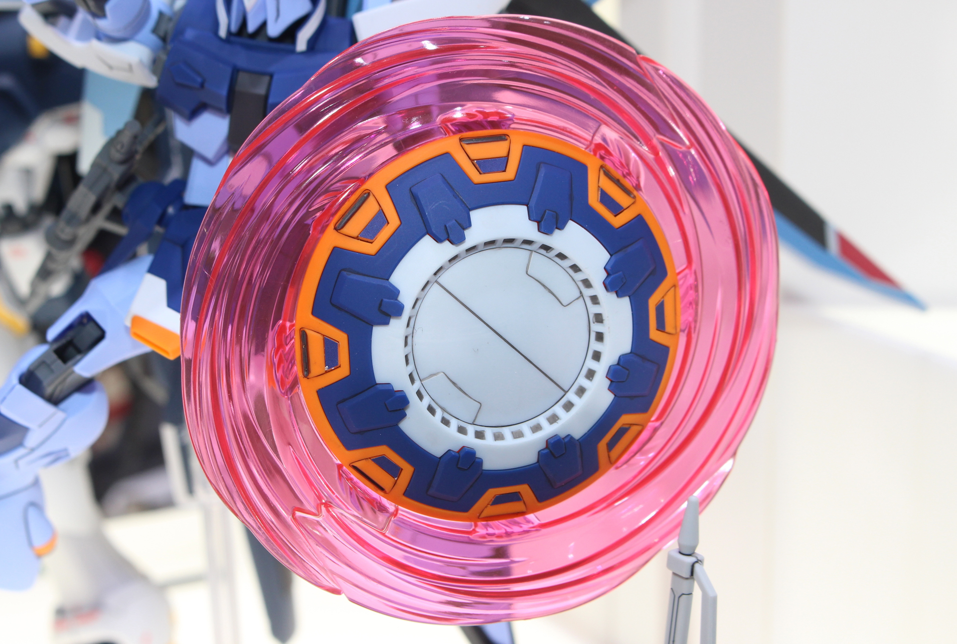 ビームアックスはもちろんエフェクトが付属。腰にマウントするための伸縮時のパーツもある