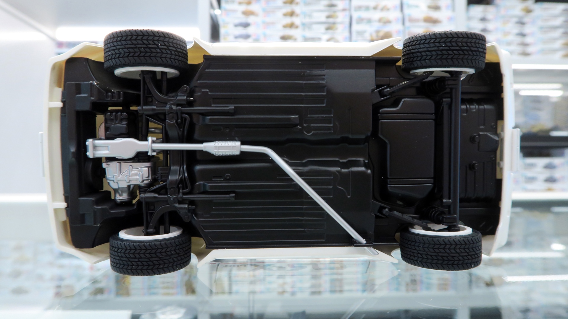 車体下部のシャーシ面