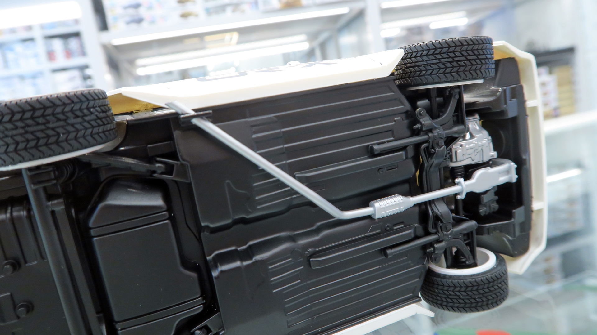 サイドに飛び出る特徴的な排気管