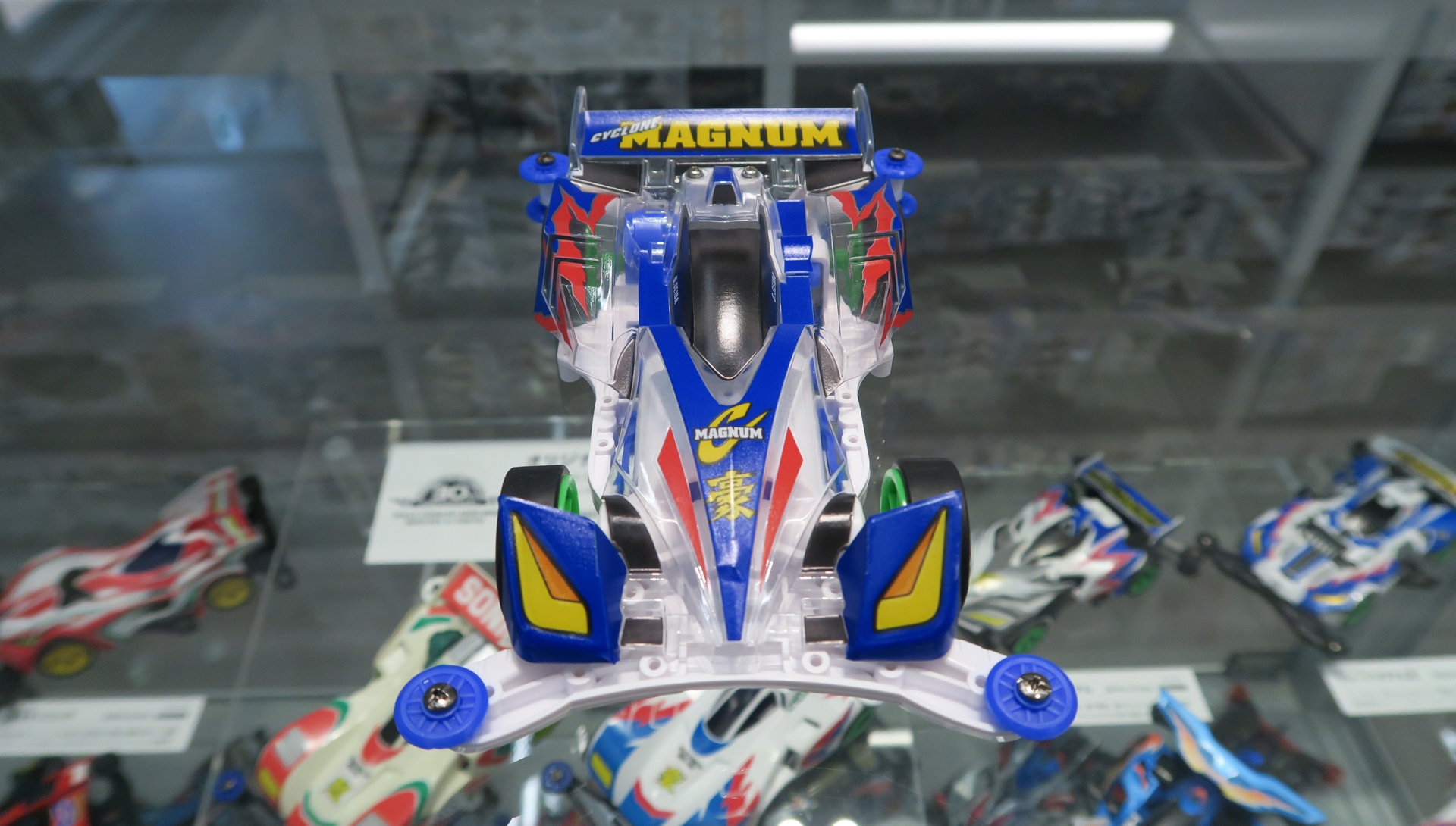 「1/32 サイクロンマグナム ポリカボディスペシャル(ARシャーシ) -フルカウルミニ四駆30周年記念-」は10月12日発売予定。価格は1,320円