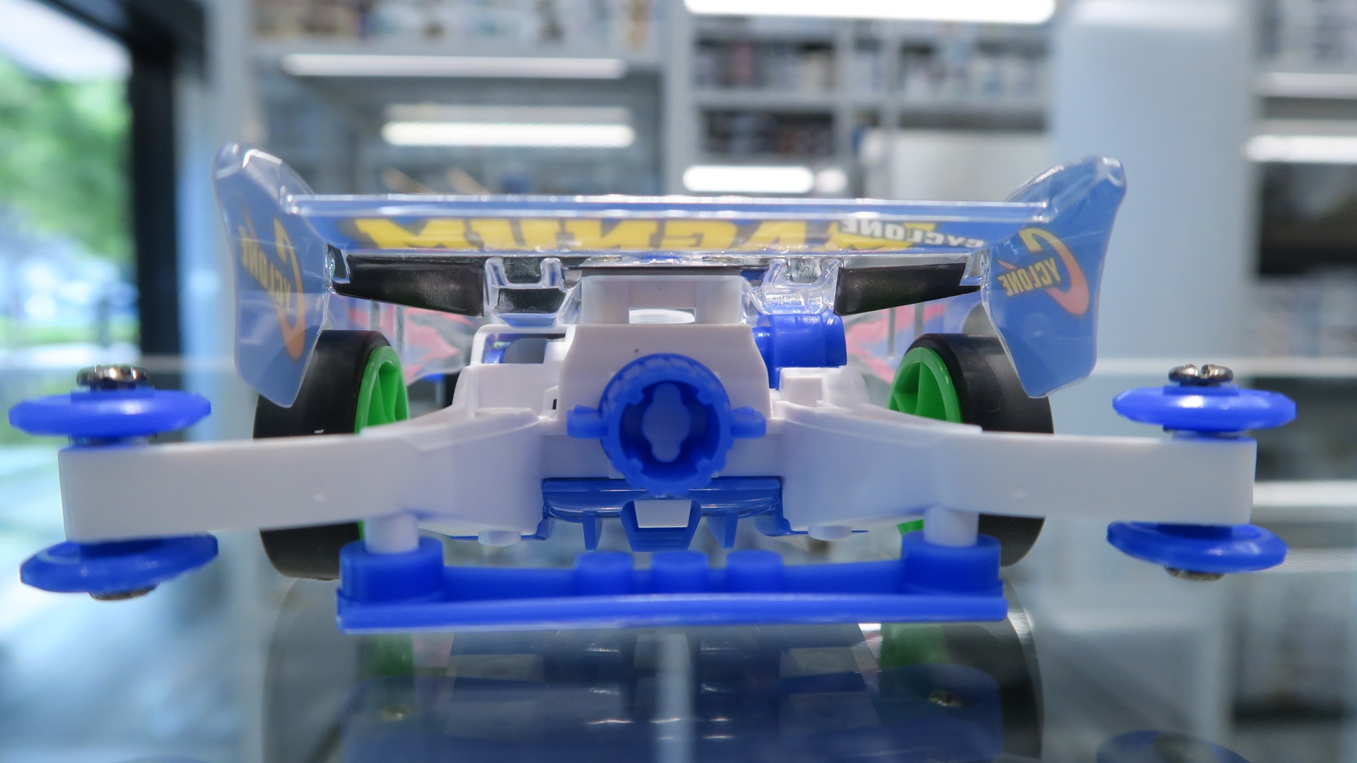 車体下部のシャーシ面