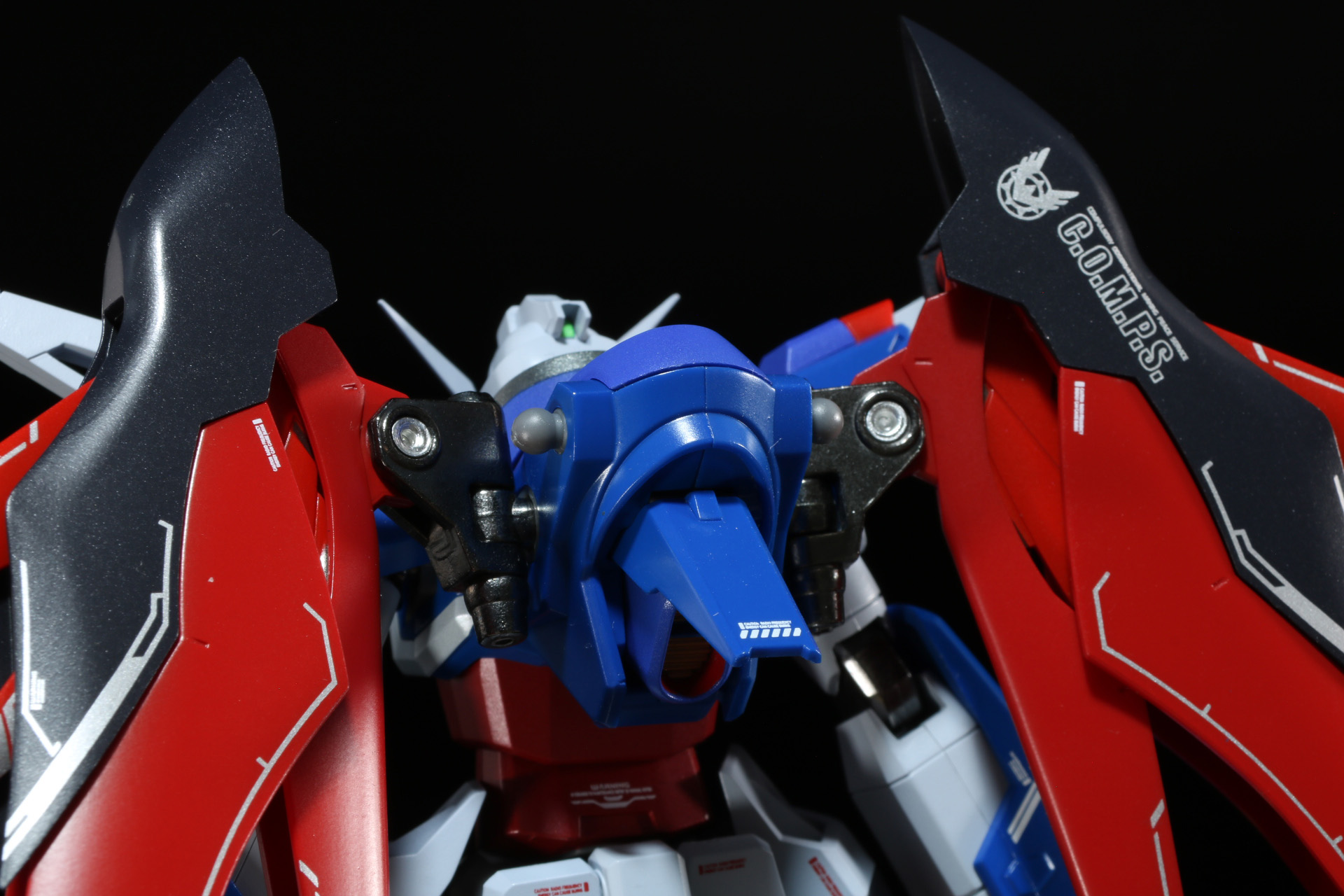 本体背面にバックパックを装着