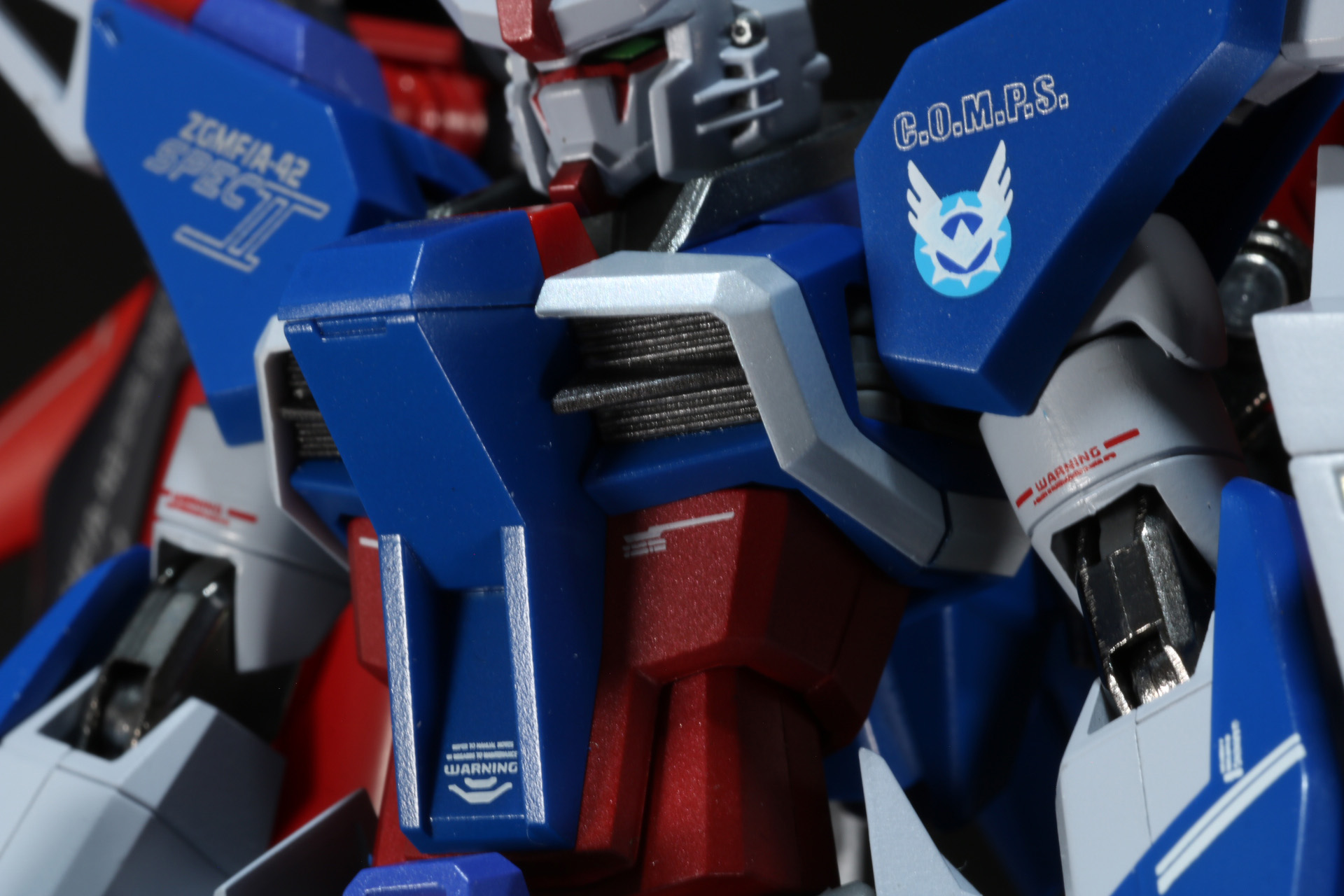 細かな色分けとマーキングで濃密な情報量